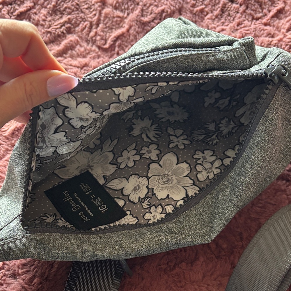 LIKE NEW! Vera Bradley Gray Crossbody Sling Bag - Picture 6 of 10